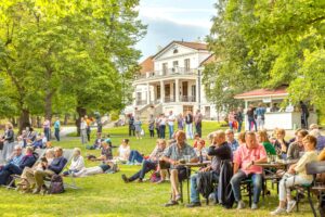 Risteillen Laukontorilta Laukkoon ryhmille - Laukon puistokonsertti