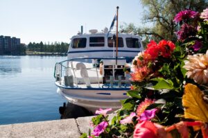 Hopealinjojen Silver Star alus odottaa matkustajia Laukontorilla